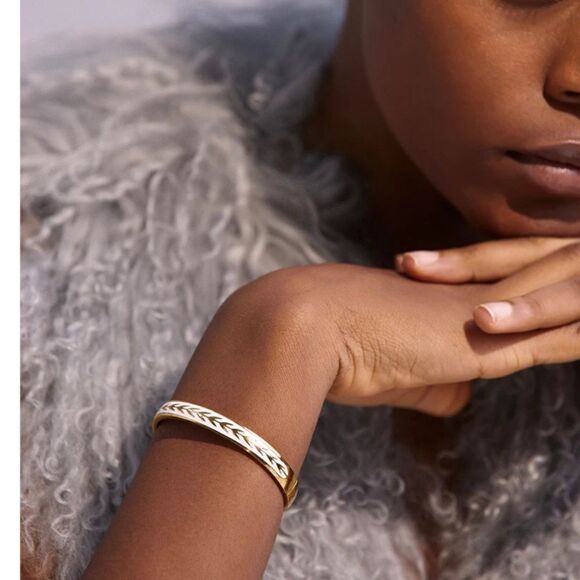 #45 Retro White Enamel Bangle Bracelet - Picture 2 of 9